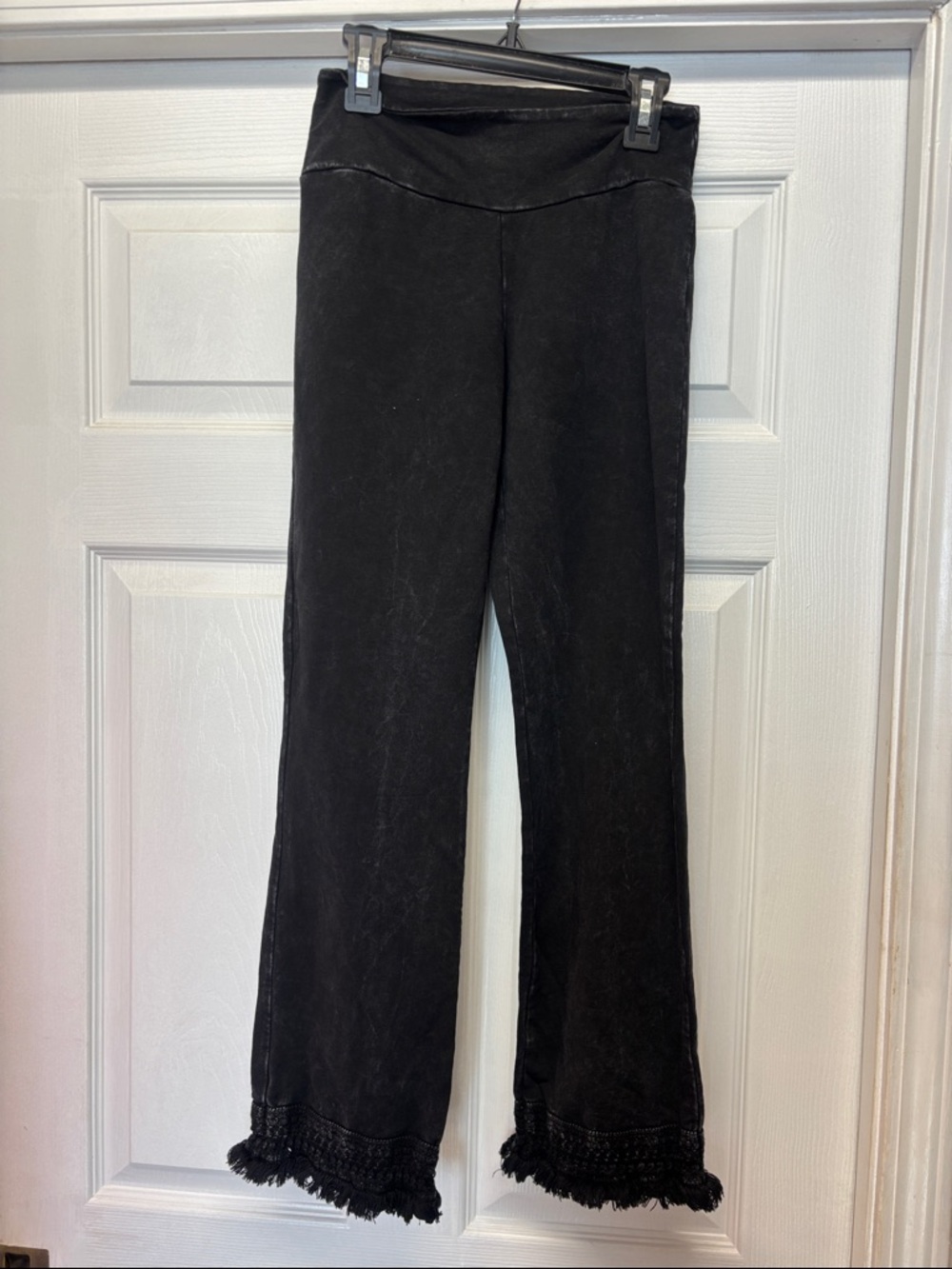 Chatoyant Black Cropped Boho Fringe Hem Pants With back Pockets Small
